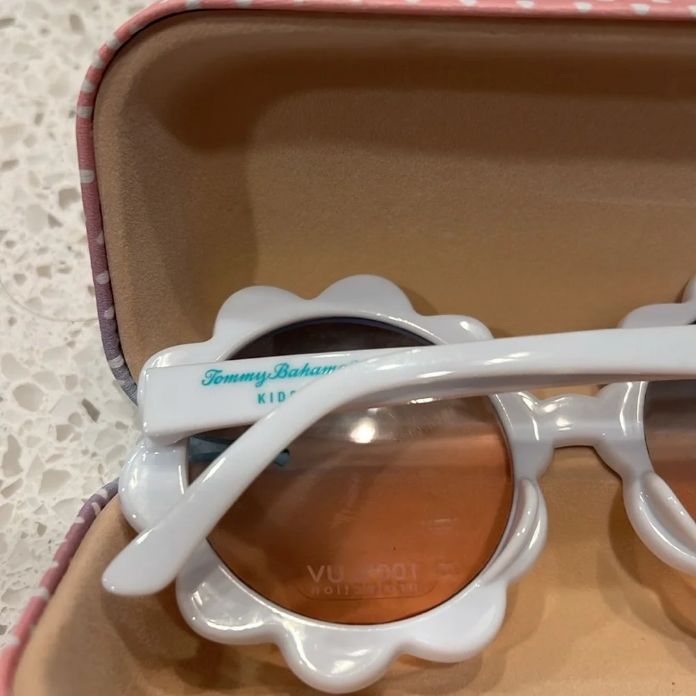 Tommy Bahama Girls Sunglasses.  Perfect for your little ones beach day!